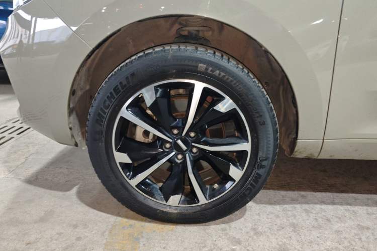 Used Wey VV5 2019 1.5T Two-Wheel Drive Smart Pioneer Left Front Wheel Hub
