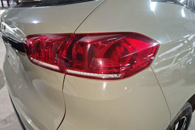 Used Wey VV5 2019 1.5T Two-Wheel Drive Smart Pioneer Right Rear Taillight
