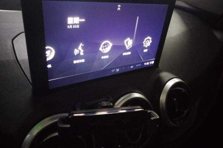 Used Wey VV5 2019 Upgraded Model 2.0T Two-Wheel Drive Flagship Version China V Standard Audio And AC Panel