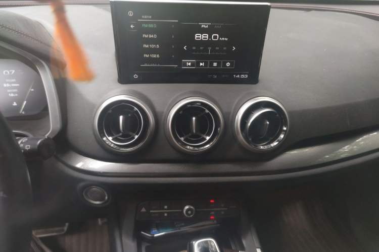 Used Wey VV5 2019 Upgraded Model 2.0T Two-Wheel Drive Flagship Version China V Standard Audio And AC Panel