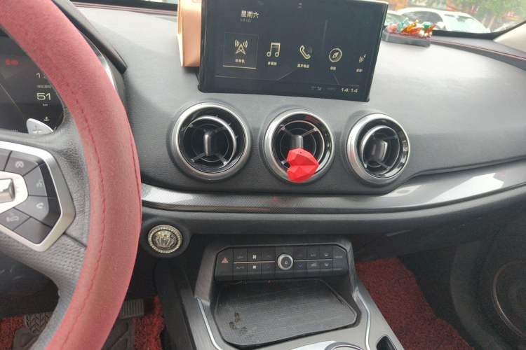 Used Wey VV5 2019 1.5T Two-Wheel Drive Smart Pioneer Audio And AC Panel