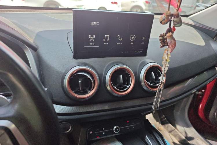 Used Wey VV5 2019 1.5T Two-Wheel Drive Smart Pioneer Audio And AC Panel