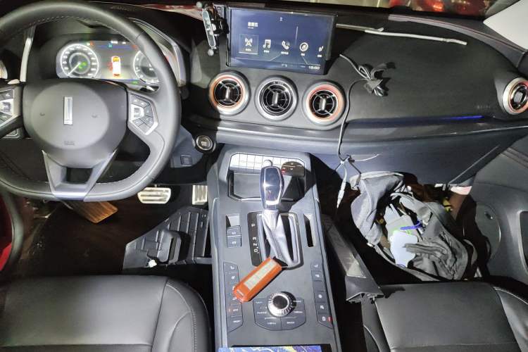 Used Wey VV5 2019 Upgraded Model 2.0T Two-Wheel Drive Flagship Version China V Standard Audio And AC Panel