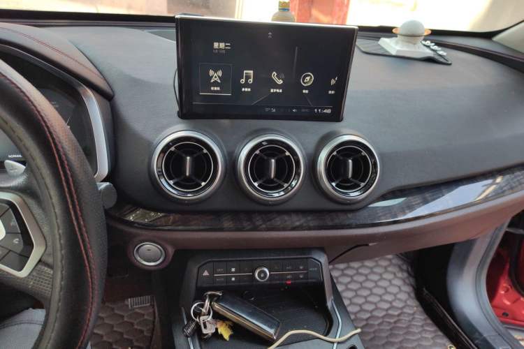 Used Wey VV5 2019 1.5T Two-Wheel Drive Smart Pioneer Audio And AC Panel