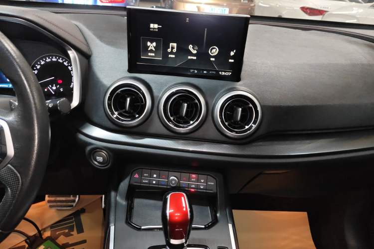 Used Wey VV5 2019 Upgraded Model 2.0T Two-Wheel Drive Ultra-Luxury Version China VI Standard Audio And AC Panel