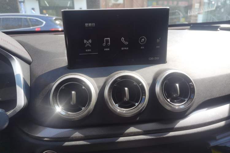 Used Wey VV5 2019 Upgraded Model 2.0T Four-Wheel Drive Flagship Version China V Standard Audio And AC Panel