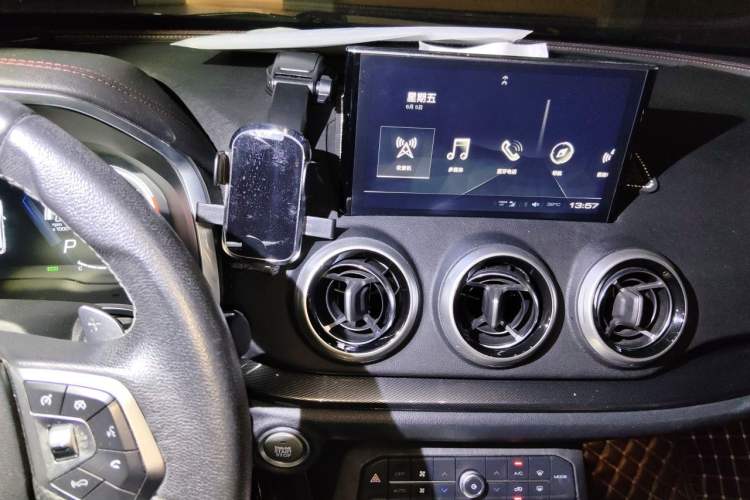 Used Wey VV5 2019 Upgraded Model 2.0T Two-Wheel Drive Flagship Version China VI Standard Audio And AC Panel