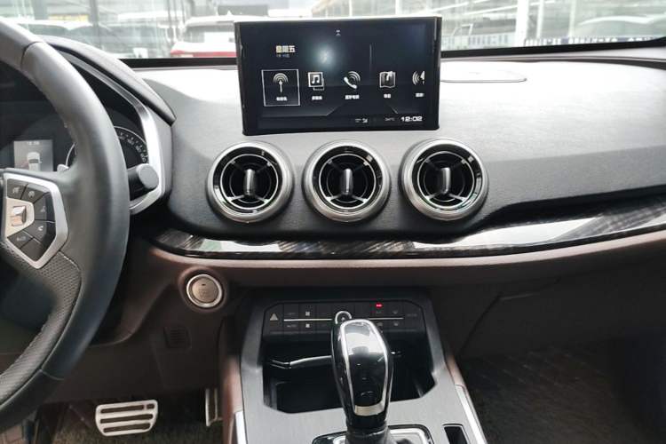 Used Wey VV5 2019 Upgraded Model 2.0T Two-Wheel Drive Ultra-Luxury Version China V Standard Audio And AC Panel