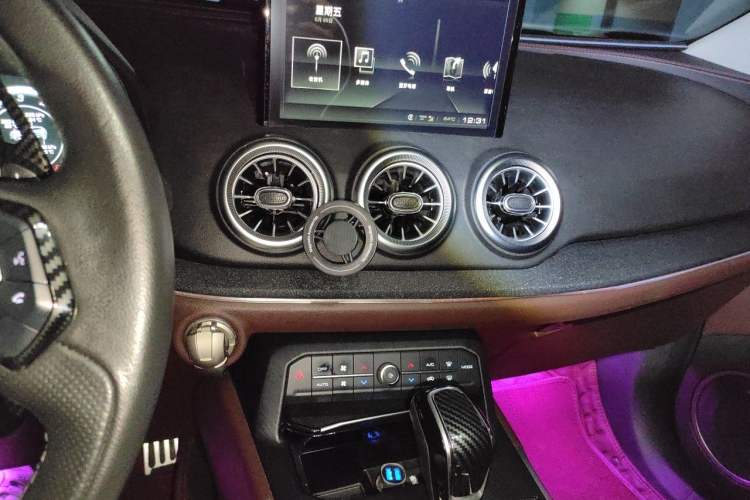 Used Wey VV5 2019 Upgraded Model 2.0T Two-Wheel Drive Ultra-Luxury Version China VI Standard Audio And AC Panel