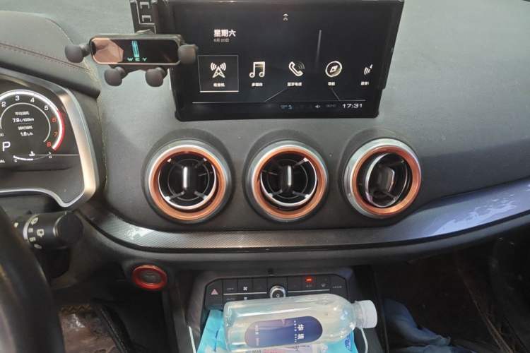 Used Wey VV5 2019 1.5T Two-Wheel Drive Smart Pioneer Audio And AC Panel