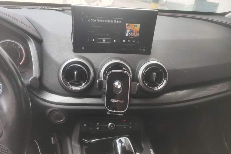 Used Wey VV5 2019 Upgraded Model 2.0T Two-Wheel Drive Flagship Version China V Standard Audio And AC Panel