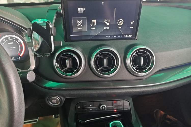 Used Wey VV5 2019 Upgraded Model 2.0T Two-Wheel Drive Flagship Version China VI Standard Audio And AC Panel