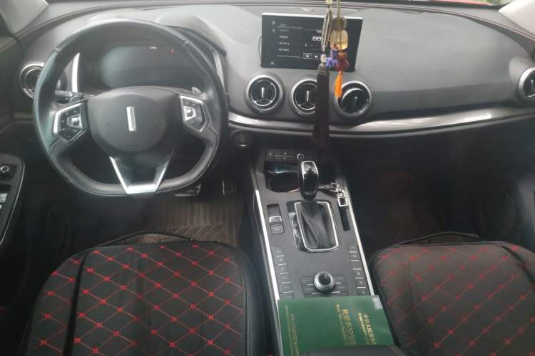 Used Wey VV5 2019 Upgraded Model 2.0T Two-Wheel Drive Flagship Version China V Standard Center Console