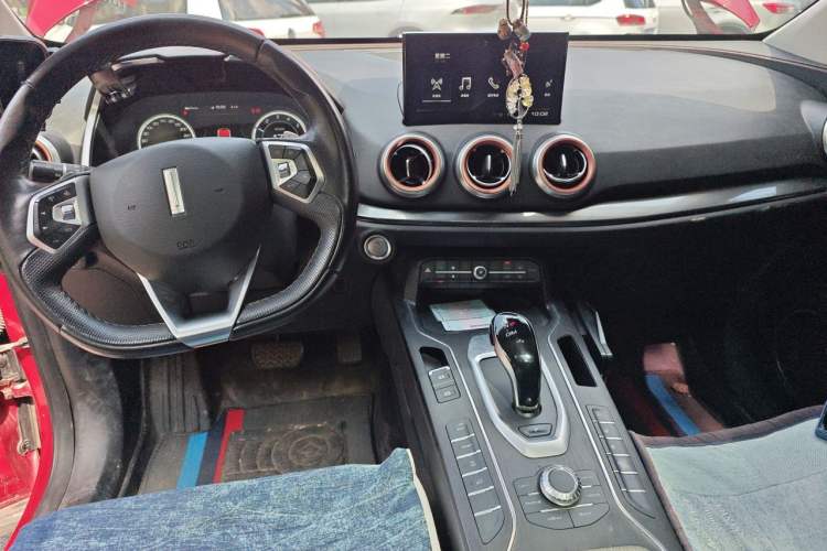 Used Wey VV5 2019 1.5T Two-Wheel Drive Smart Pioneer Center Console