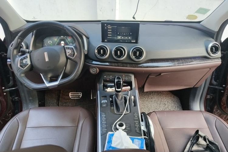 Used Wey VV5 2019 Upgraded Model 2.0T Two-Wheel Drive Ultra-Luxury Version China V Standard Center Console