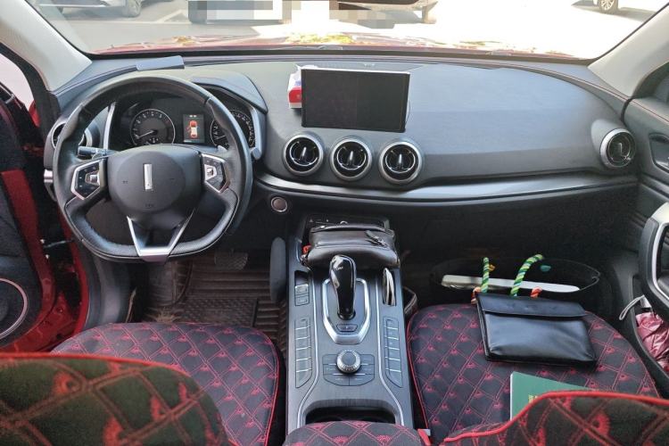 Used Wey VV5 2019 1.5T Two-Wheel Drive Color Pioneer Center Console