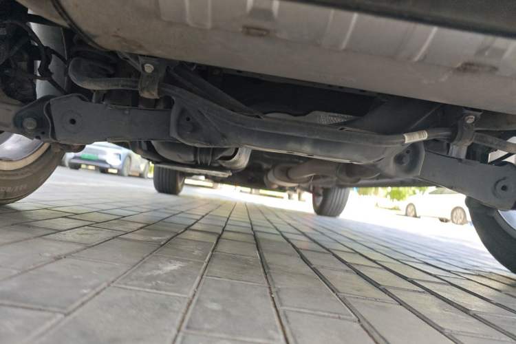 Used Wey VV5 2019 1.5T Two-Wheel Drive Color Pioneer Chassis Rear