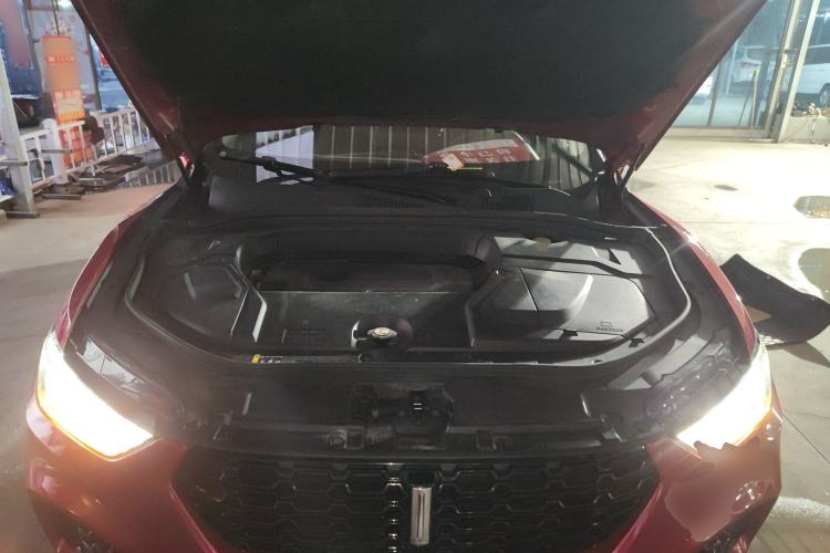 Used Wey VV5 2019 Upgraded Model 2.0T Two-Wheel Drive Flagship Version China V Standard Engine Bay