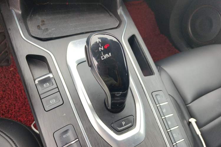 Used Wey VV5 2019 1.5T Two-Wheel Drive Smart Pioneer Gear Lever
