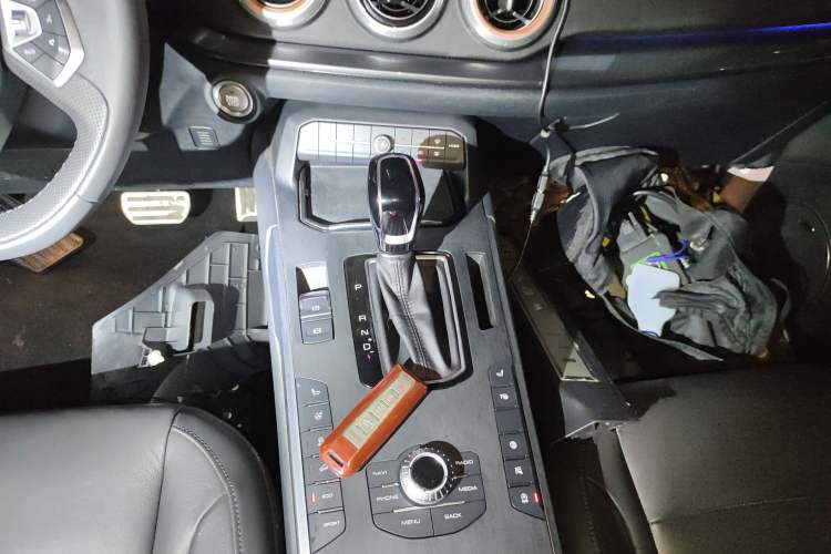Used Wey VV5 2019 Upgraded Model 2.0T Two-Wheel Drive Flagship Version China V Standard Gear Lever