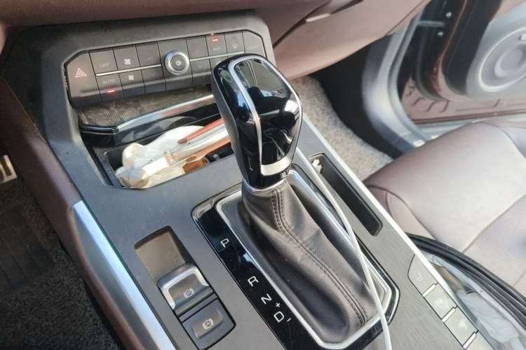 Used Wey VV5 2019 Upgraded Model 2.0T Two-Wheel Drive Ultra-Luxury Version China V Standard Gear Lever