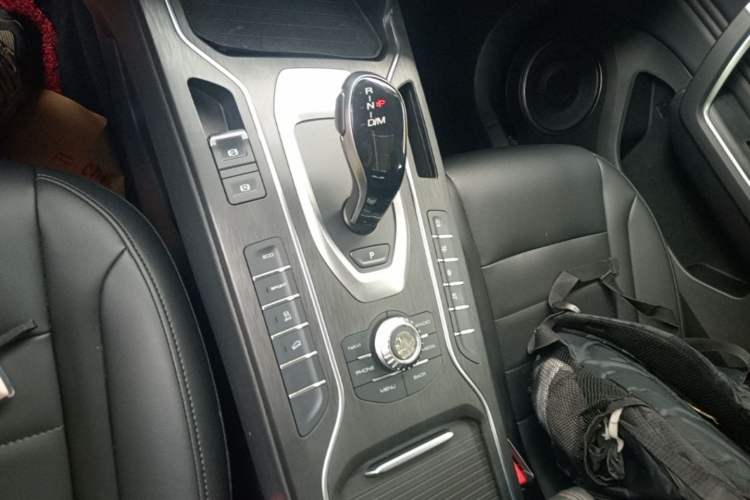 Used Wey VV5 2019 1.5T Two-Wheel Drive Smart Pioneer Gear Lever