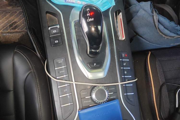 Used Wey VV5 2019 1.5T Two-Wheel Drive Smart Pioneer Gear Lever