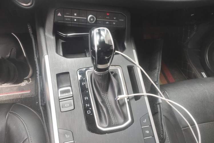 Used Wey VV5 2019 Upgraded Model 2.0T Two-Wheel Drive Flagship Version China V Standard Gear Lever