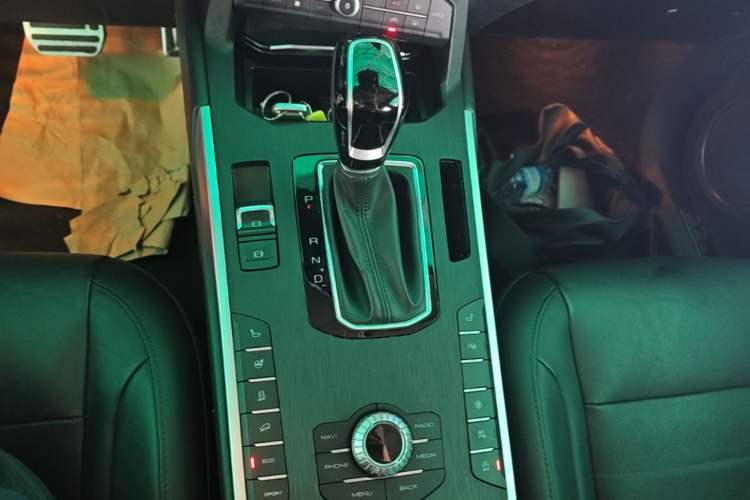 Used Wey VV5 2019 Upgraded Model 2.0T Two-Wheel Drive Flagship Version China VI Standard Gear Lever