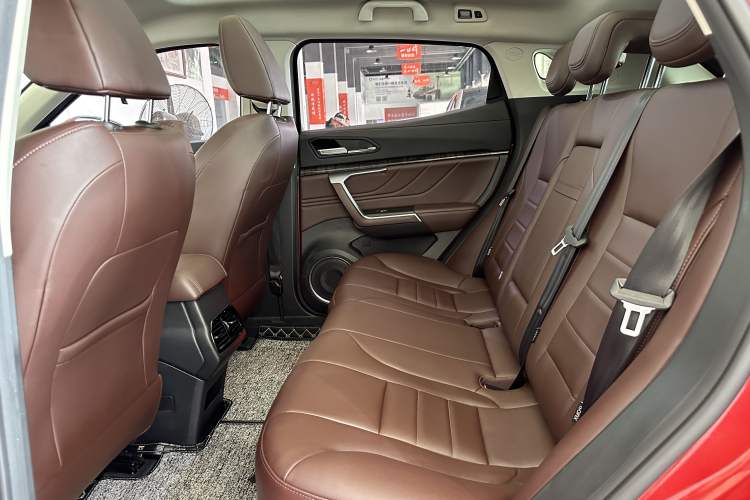 Used Wey VV5 2019 1.5T Two-Wheel Drive Color Pioneer Interior 3
