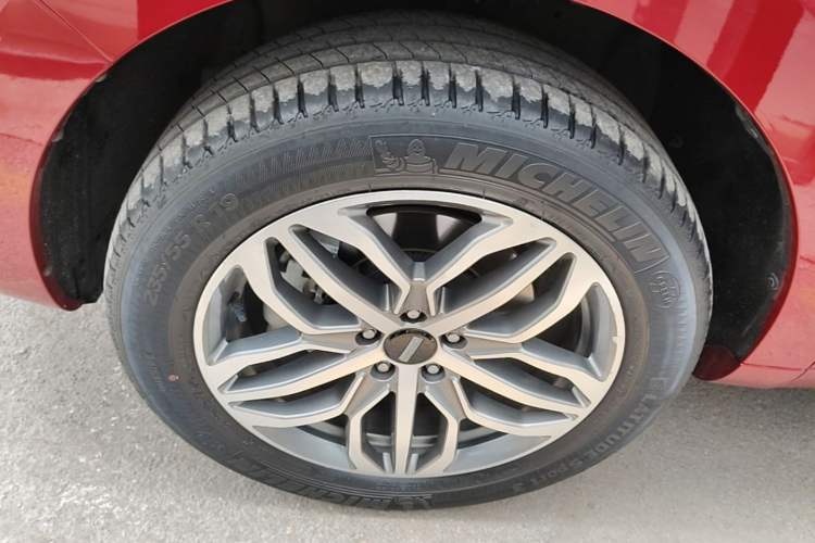 Used Wey VV5 2019 Upgraded Model 2.0T Two-Wheel Drive Ultra-Luxury Version China V Standard Left Front Wheel Hub
