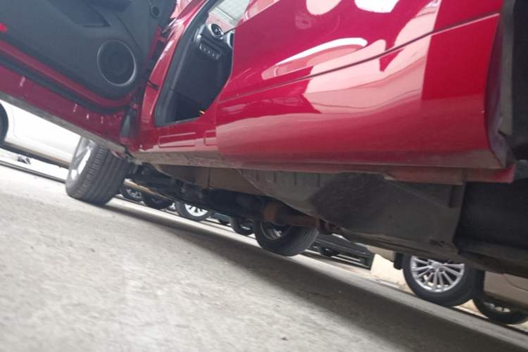 Used Wey VV5 2019 1.5T Two-Wheel Drive Smart Pioneer Left Side Sill