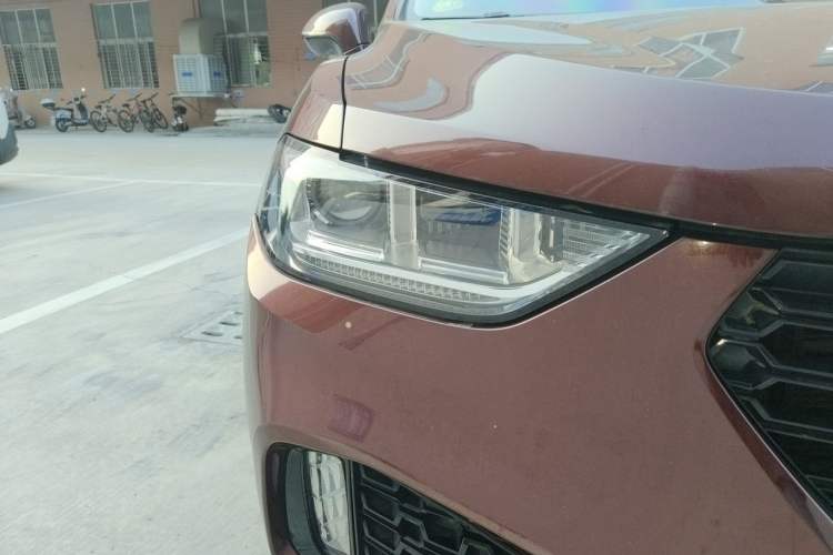 Used Wey VV5 2019 Upgraded Model 2.0T Two-Wheel Drive Ultra-Luxury Version China V Standard Right Front Headlight