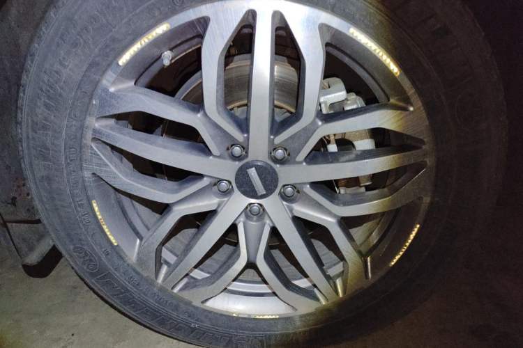 Used Wey VV5 2019 Upgraded Model 2.0T Two-Wheel Drive Ultra-Luxury Version China VI Standard Right Front Wheel Hub