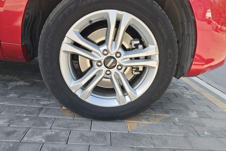Used Wey VV5 2019 1.5T Two-Wheel Drive Color Pioneer Right Front Wheel Hub
