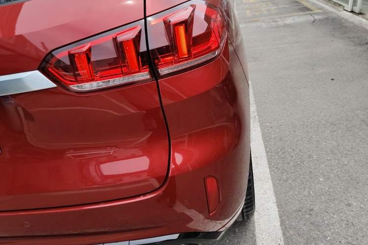 Used Wey VV5 2019 Upgraded Model 2.0T Two-Wheel Drive Ultra-Luxury Version China V Standard Right Rear Taillight