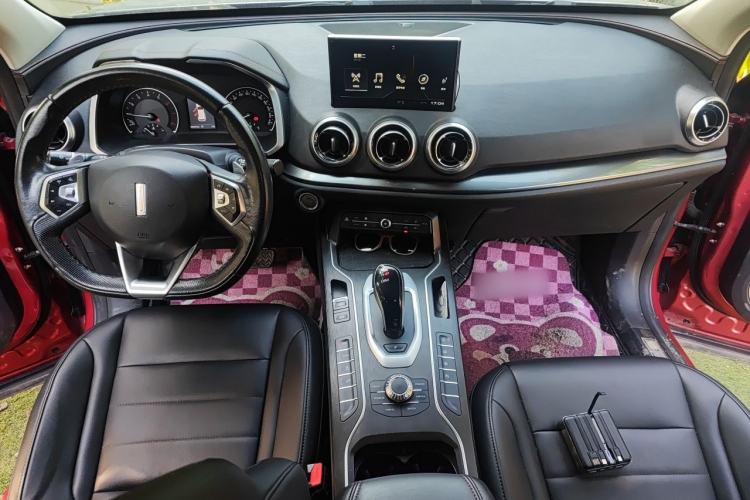 Used Wey VV5 2019 1.5T Two-Wheel Drive Color Pioneer Center Console