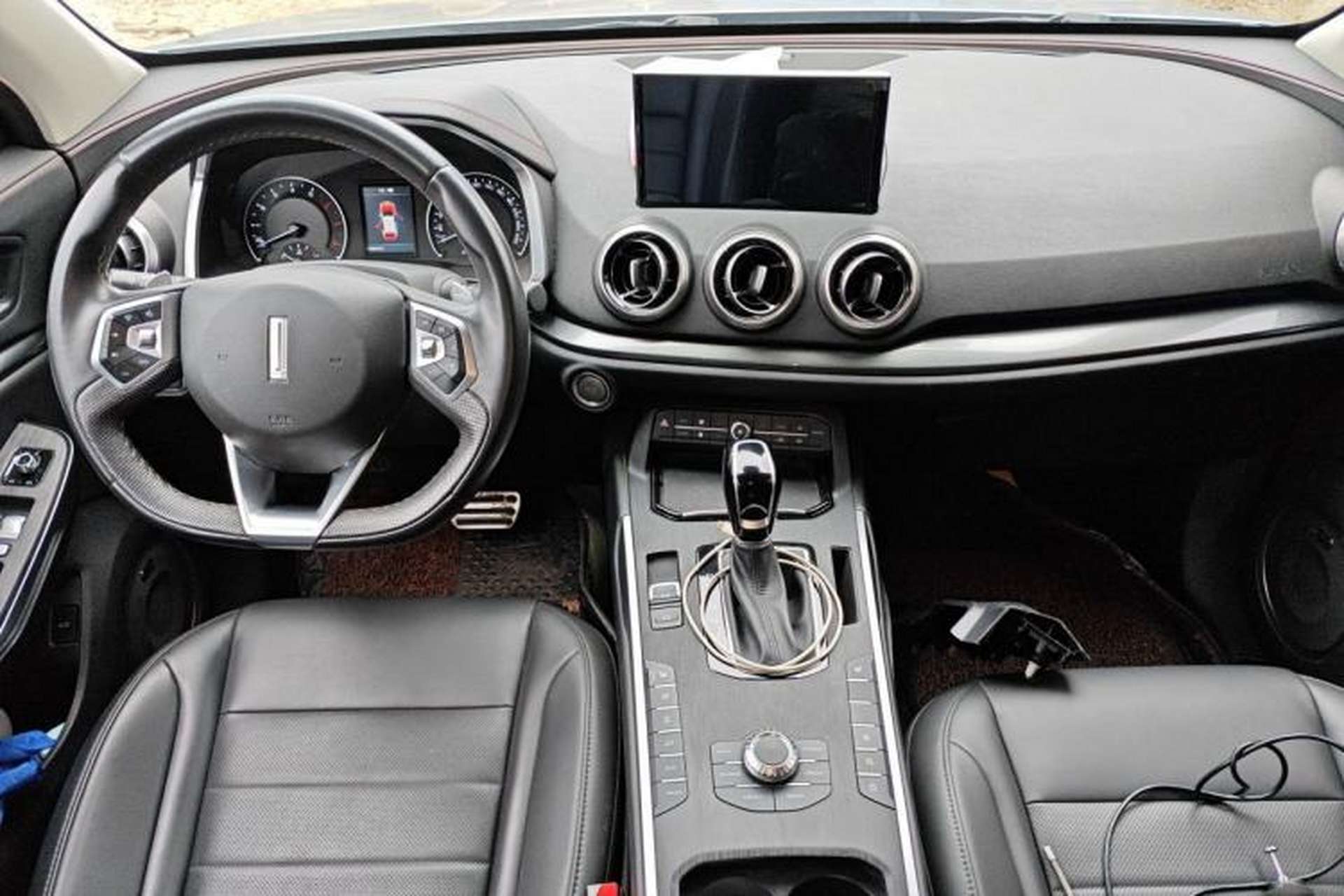 Used Wey VV5 2019 Upgraded Model 2.0T Two-Wheel Drive Ultra-Luxury Version China V Standard Center Console