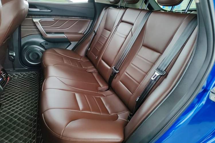 Used Wey VV5 2019 1.5T Two-Wheel Drive Color Pioneer Left Rear Seat
