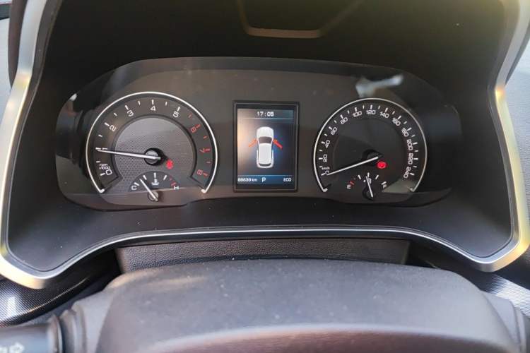 Used Wey VV5 2019 1.5T Two-Wheel Drive Color Pioneer Odometer Close Up
