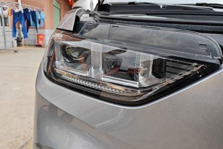 Used Wey VV5 2019 Upgraded Model 2.0T Two-Wheel Drive Ultra-Luxury Version China V Standard Right Front Headlight