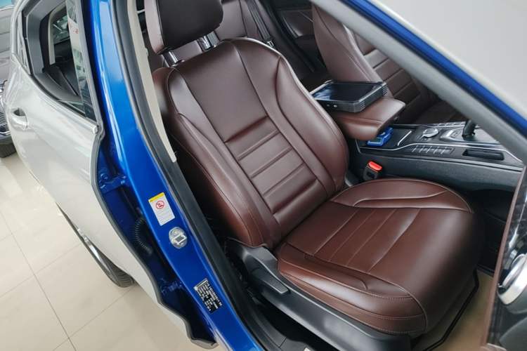 Used Wey VV5 2019 1.5T Two-Wheel Drive Color Pioneer Right Front Seat