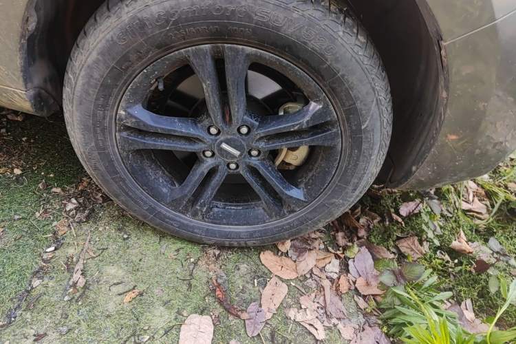 Used Wey VV5 2019 1.5T Two-Wheel Drive Color Pioneer Right Front Wheel Hub
