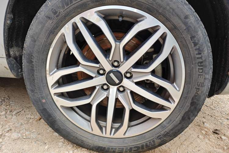 Used Wey VV5 2019 Upgraded Model 2.0T Two-Wheel Drive Ultra-Luxury Version China V Standard Right Front Wheel Hub