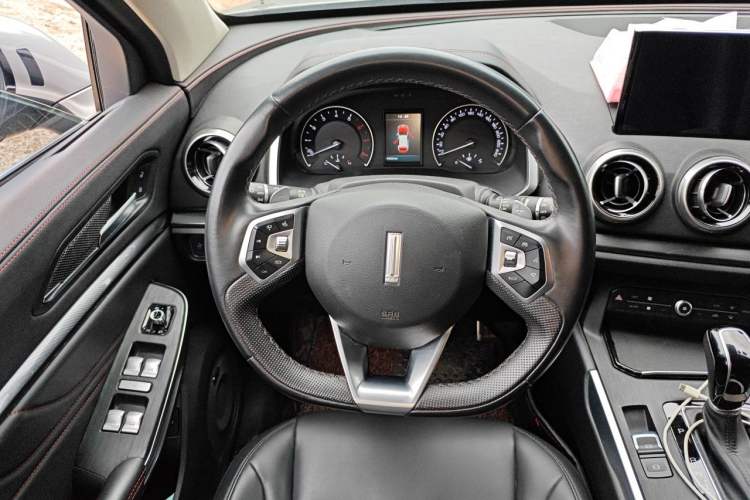 Used Wey VV5 2019 Upgraded Model 2.0T Two-Wheel Drive Ultra-Luxury Version China V Standard Steering Wheel