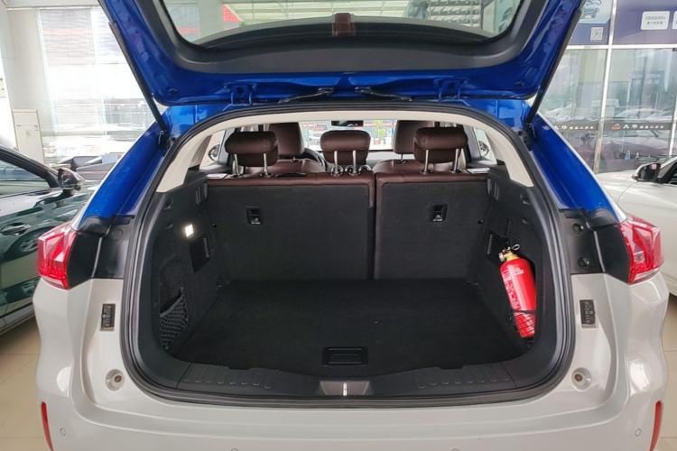 Used Wey VV5 2019 1.5T Two-Wheel Drive Color Pioneer Trunk