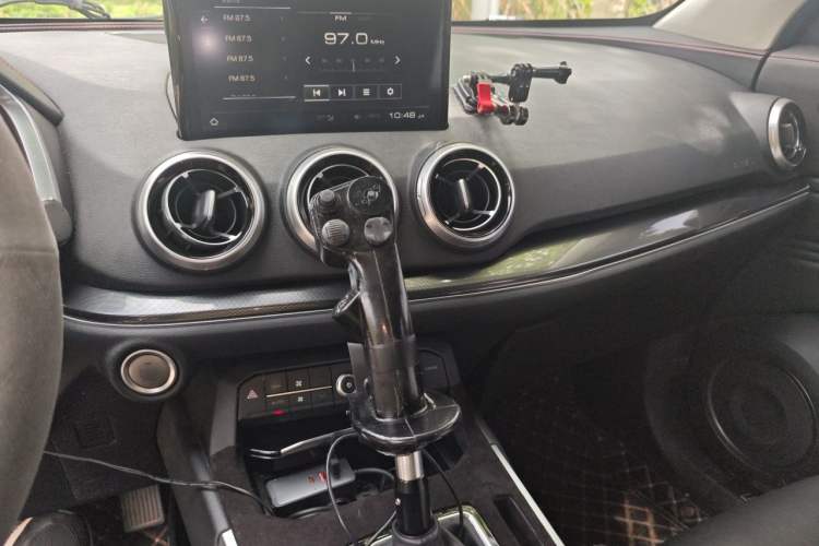 Used Wey VV5 2019 2.0T Two-Wheel-Drive Ultimate Edition Audio And AC Panel