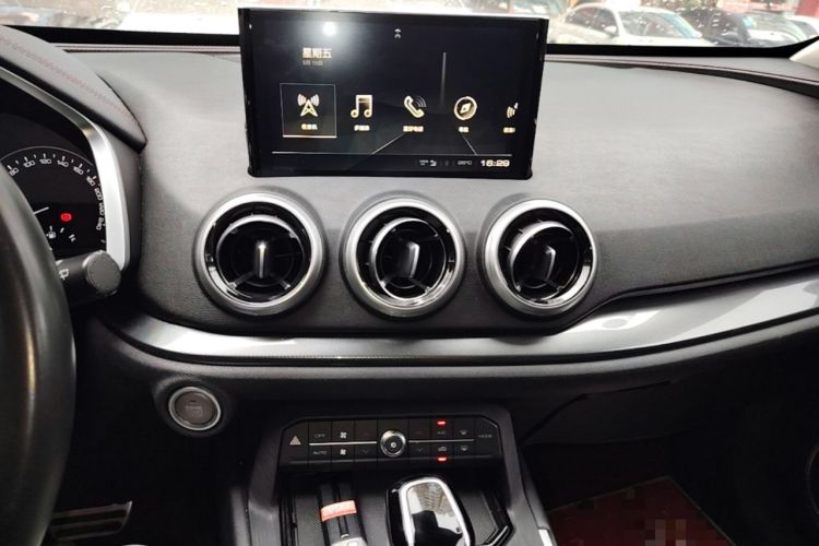 Used Wey VV5 2019 Upgraded Model 2.0T Two-Wheel Drive Ultra-Luxury Version China V Standard Audio And AC Panel
