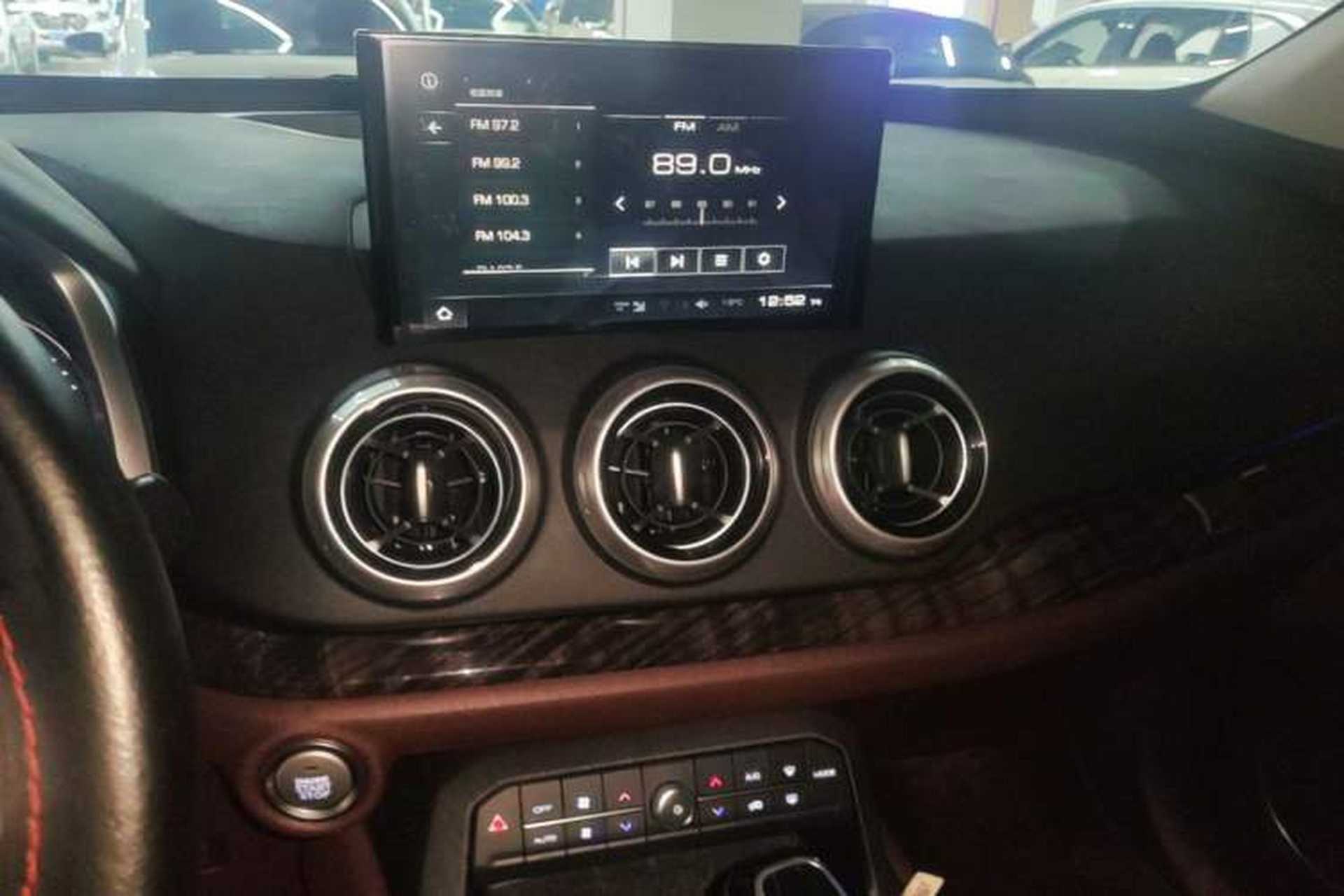 Used Wey VV5 2019 Upgraded Model 2.0T Two-Wheel Drive Ultra-Luxury Version China V Standard Audio And AC Panel