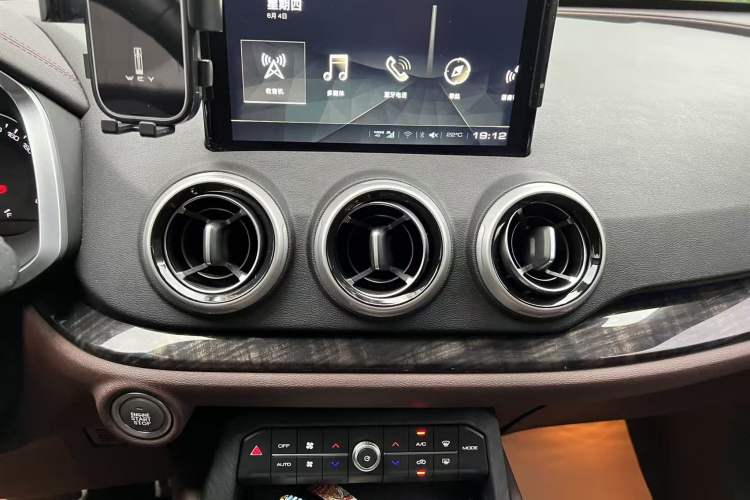 Used Wey VV5 2019 Upgraded Model 2.0T Two-Wheel Drive Ultra-Luxury Version China VI Standard Audio And AC Panel